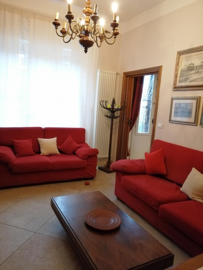  camaiore vendita quart: capezzano studio immobiliare la soffitta
